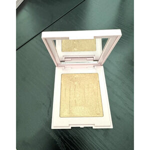 Kylie Jenner Pressed Illuminating Powder Queen Drip Makeup 0.34 oz